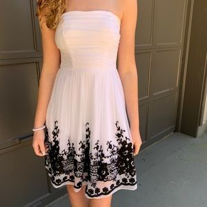 Adult S Fit White Strapless Dress W/Embroidery